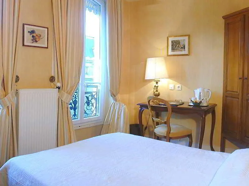 ****  Hotel Le Lapin Blanc Paris France