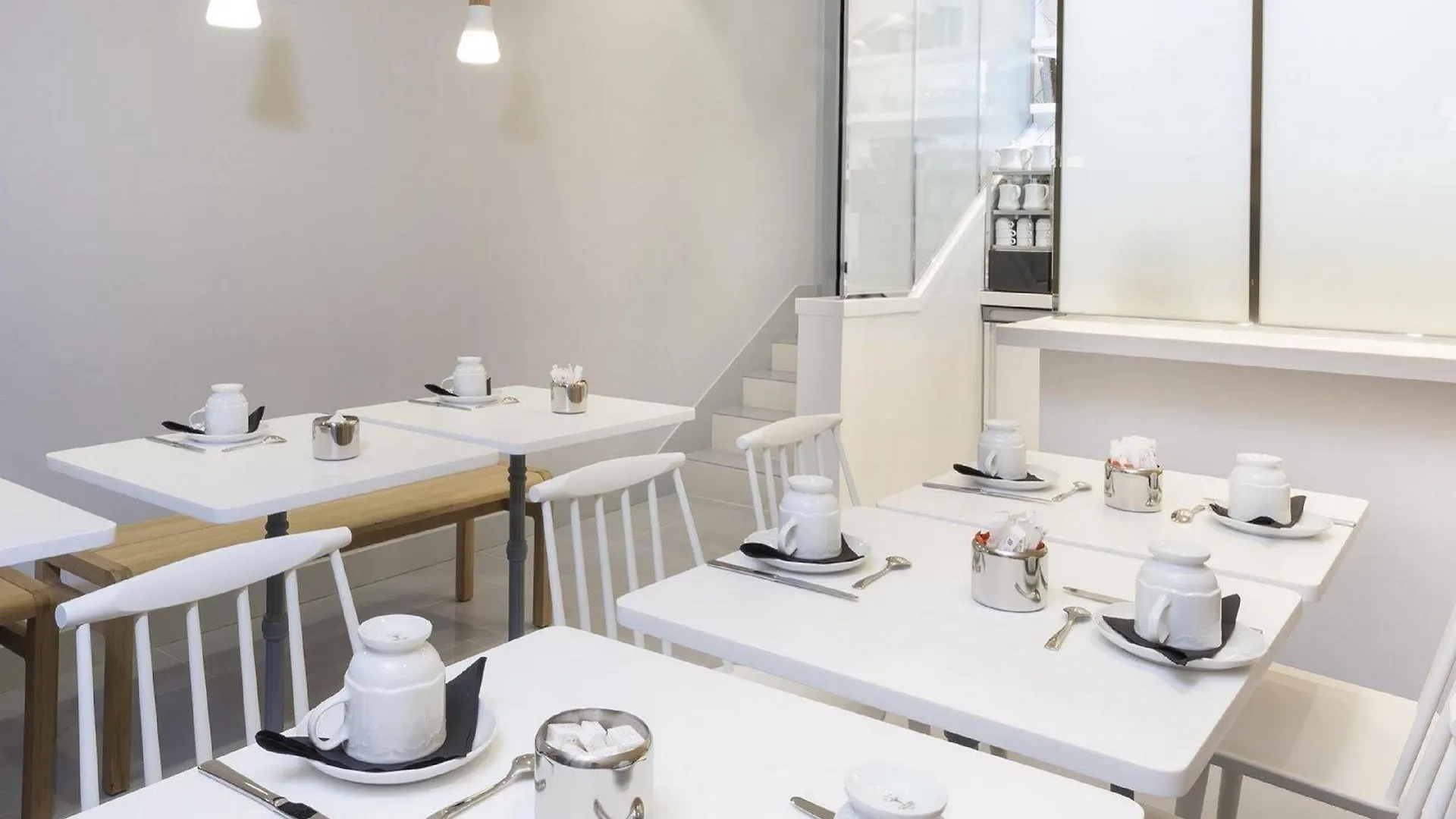 Hotel Le Lapin Blanc Paris France