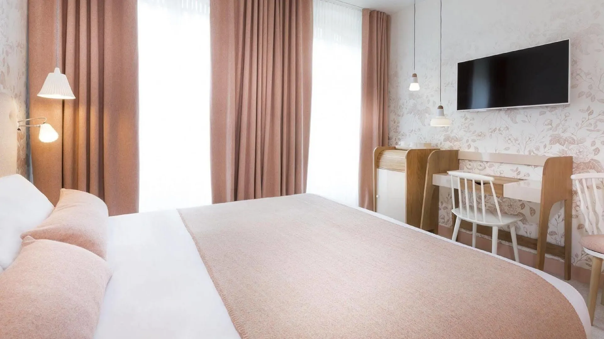****  Hotel Le Lapin Blanc Paris France